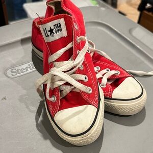 Women’s size 7 Converse All stars, red, very lightly worn
